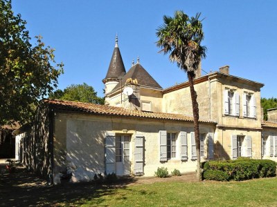Holiday house Semi-detached house on a vineyard, Talais - Outdoor photo 2