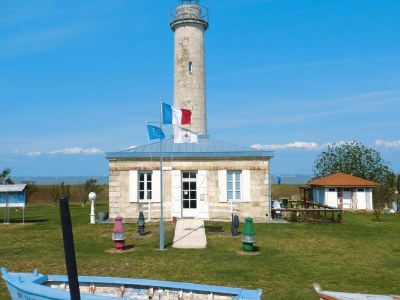 Holiday house Semi-detached house on a vineyard, Talais - Environment photo 16