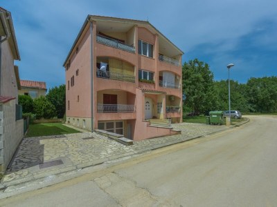 Apartment Kristijan with Balcony in Funtana - Outdoor photo 2