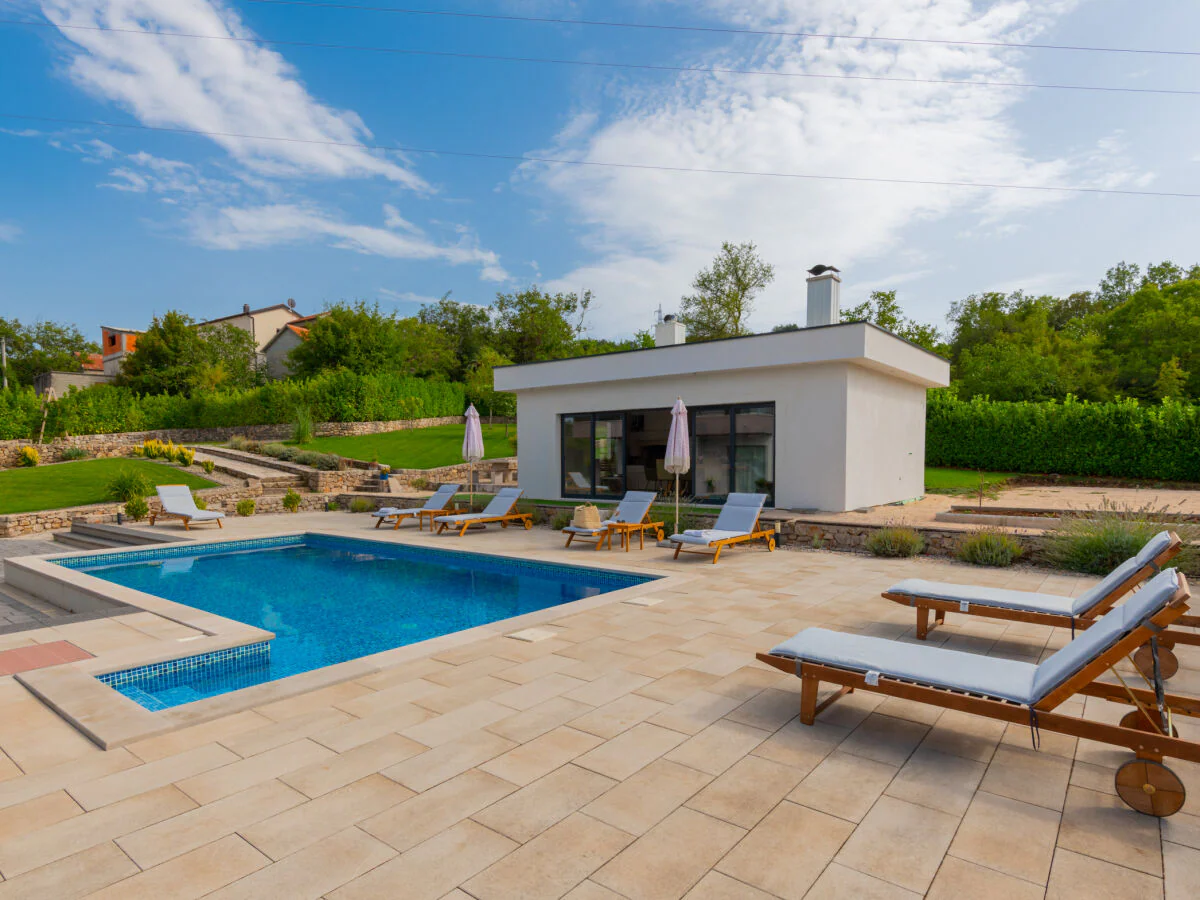 Villa Viktoria with pool in Imotski - Outdoor photo 2