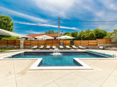 Villa Primus with heated pool & jacuzzi - Outdoor photo 3