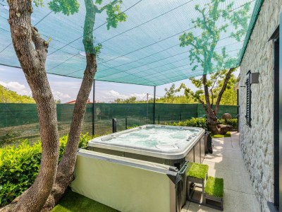 Villa Primus with heated pool & jacuzzi - Features photo 28