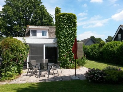 Holiday house Quietly located holiday home in Zeeland - Outdoor photo 4