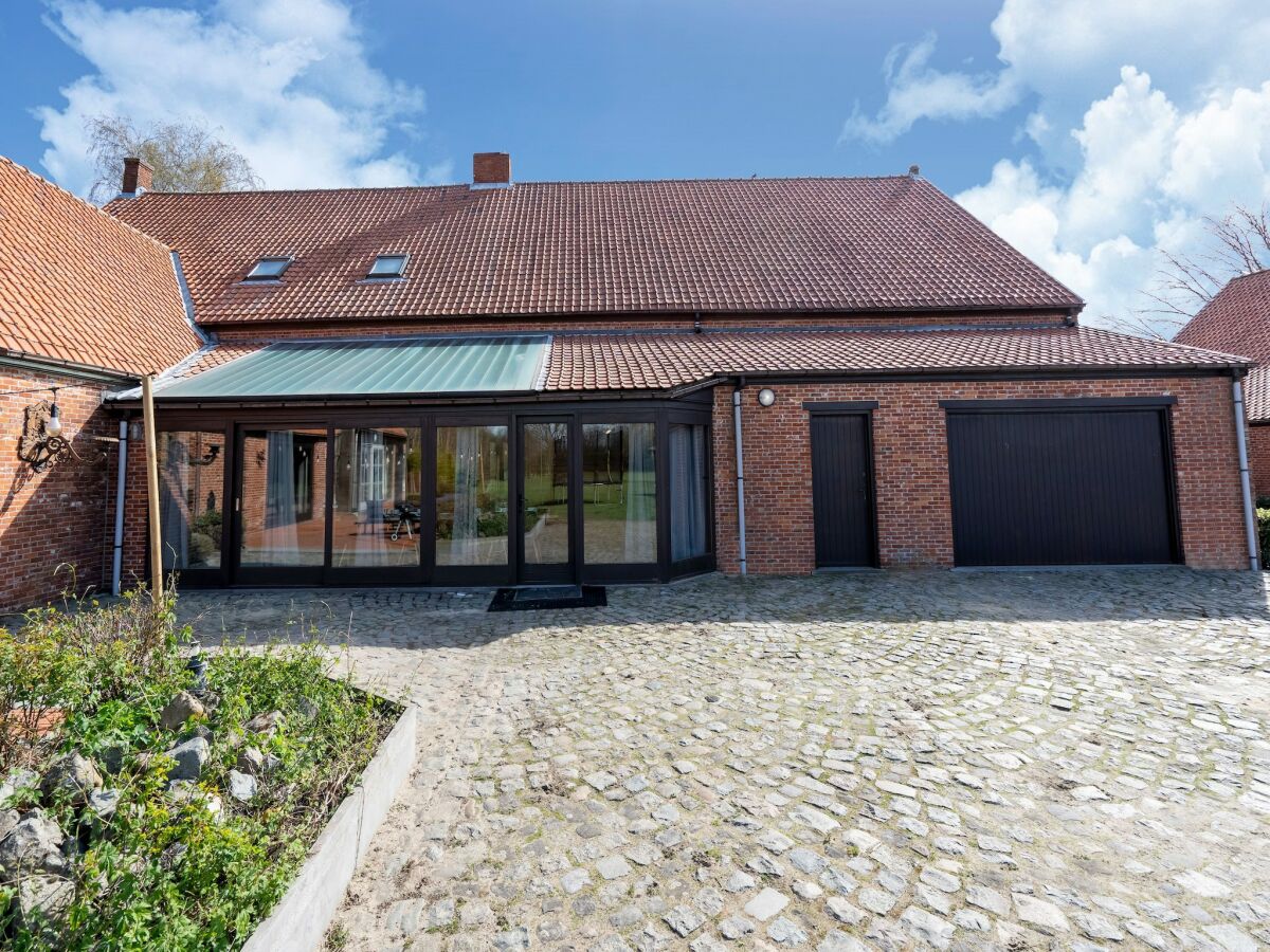 Holiday house Beautiful holiday home in Merksplas with garden - Outdoor photo 2