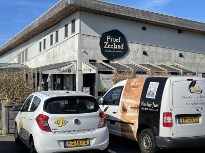 Villa with Pool - Environment photo 39