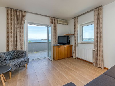 Villa Milena with Pool and Sea View - Features photo 39