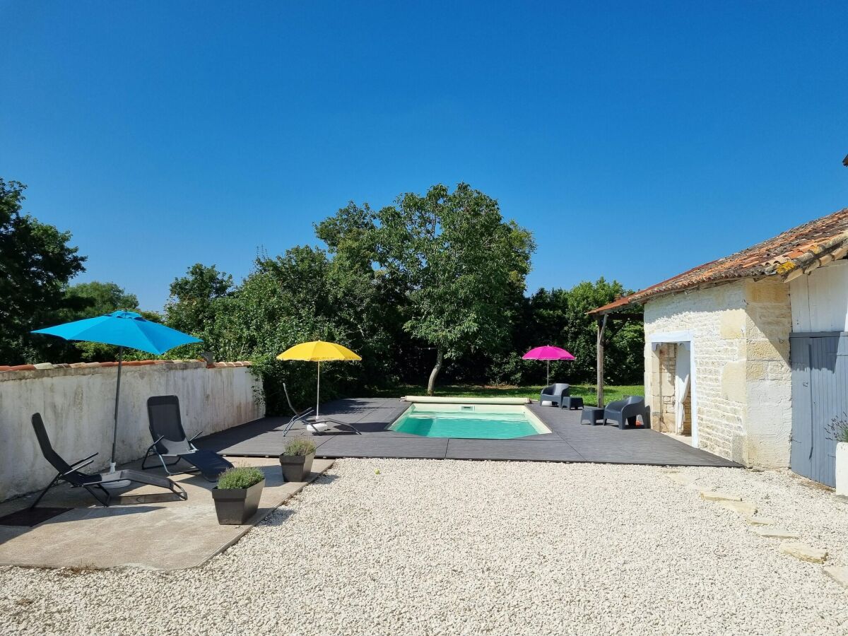 Holiday house Ferienhaus in Loubigné mit Pool & Terrasse - Outdoor photo 4