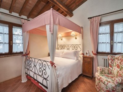 Holiday house House in Umbertide with Pool and Historic Charm - Features photo 18