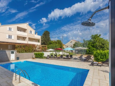 Holiday apartment GISELLE with large terrace and heated pool 50m2 - Outdoor photo 9