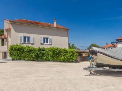 Holiday apartment GISELLE with large terrace and heated pool 50m2 - Outdoor photo 11