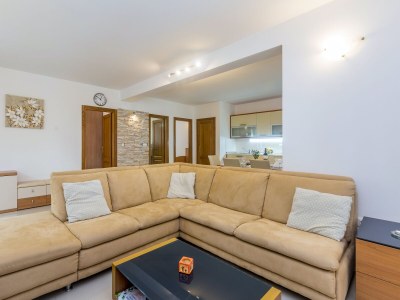 Holiday apartment GISELLE with large terrace and heated pool 50m2 - Features photo 17