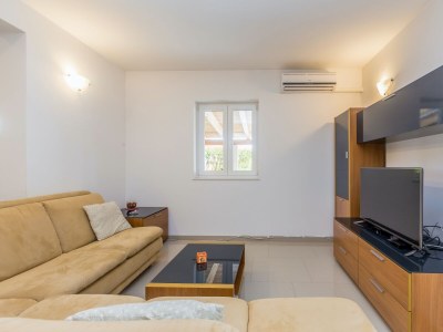 Holiday apartment GISELLE with large terrace and heated pool 50m2 - Features photo 20