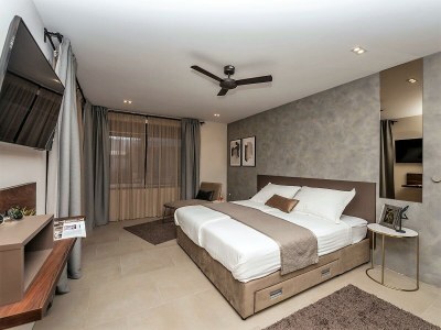 Holiday house No Villa Aria with pool, 100m to the beach - Features photo 19