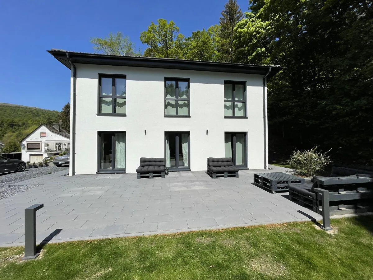 Holiday house No title