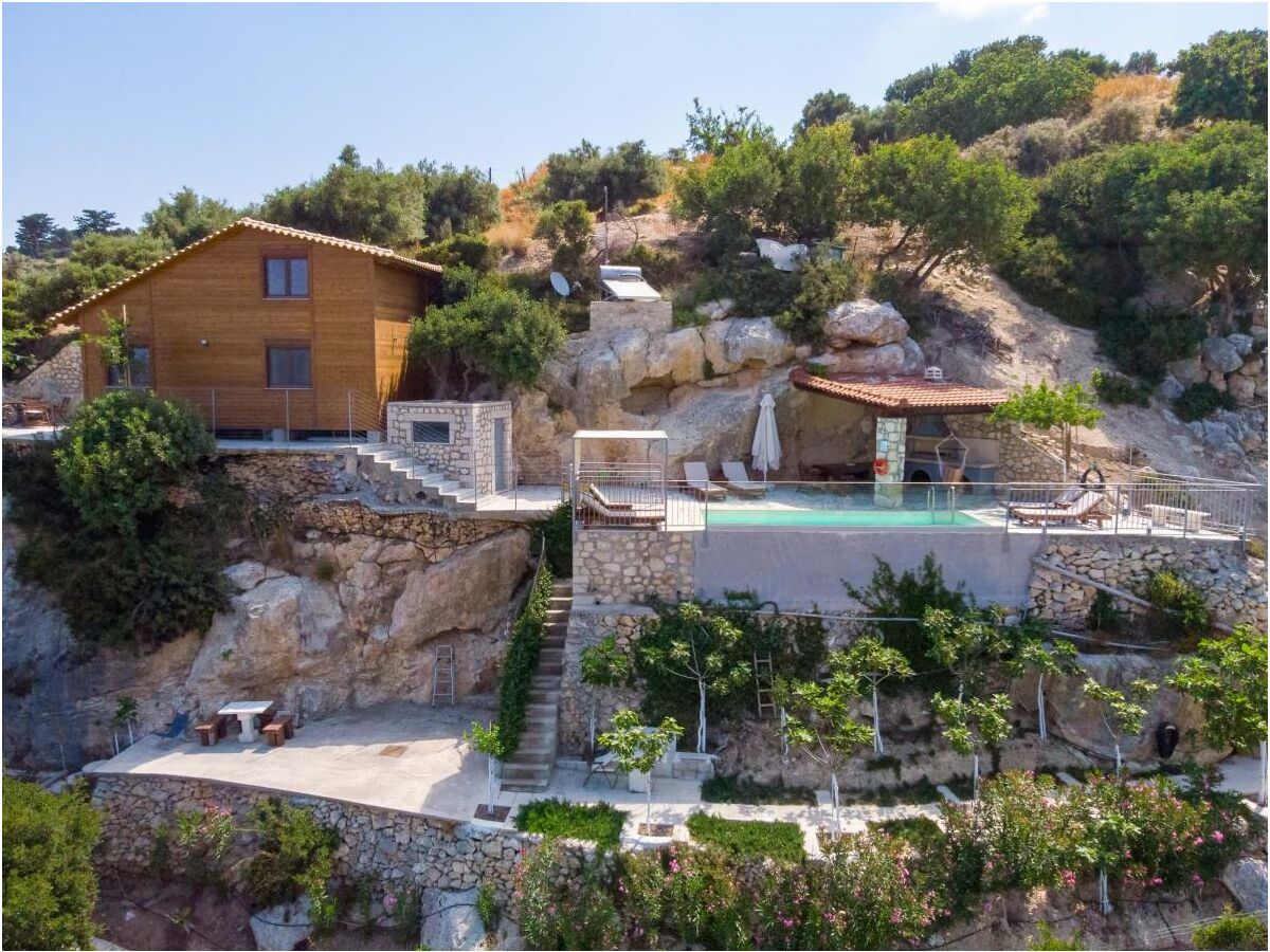 Holiday house Vara on the Rocks - Watch Video | Pool & Sea View - Outdoor photo 2
