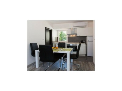 Apartment Villa Mia - One Bedroom Apartment With Balcony - Features photo 5