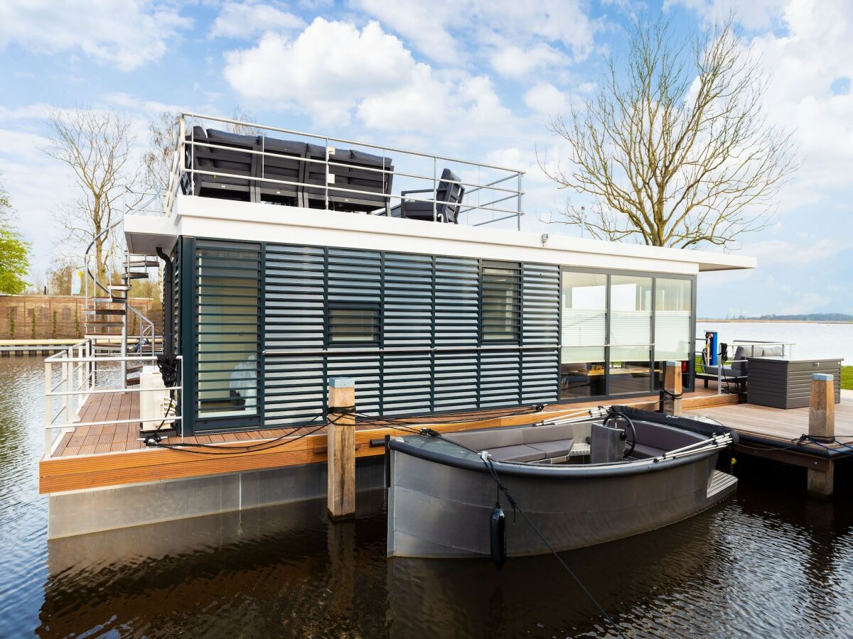 House boat Ferienhaus am Sneekermeer für 4 Von Belvilla