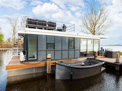 House boat Ferienhaus am Sneekermeer für 4 Von Belvilla in Uitwellingerga - House boat