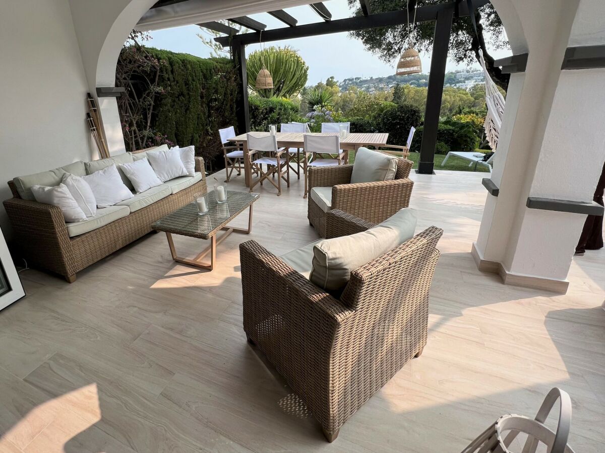 Holiday house Attractive holiday home with pool - Outdoor photo 2