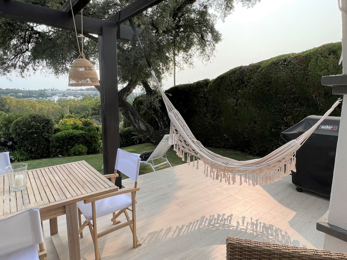 Holiday house Attractive holiday home with pool - Outdoor photo 4