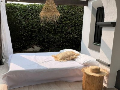 Holiday house Attractive holiday home with pool - Outdoor photo 7