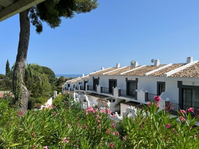 Holiday house Attractive holiday home with pool - Outdoor photo 11