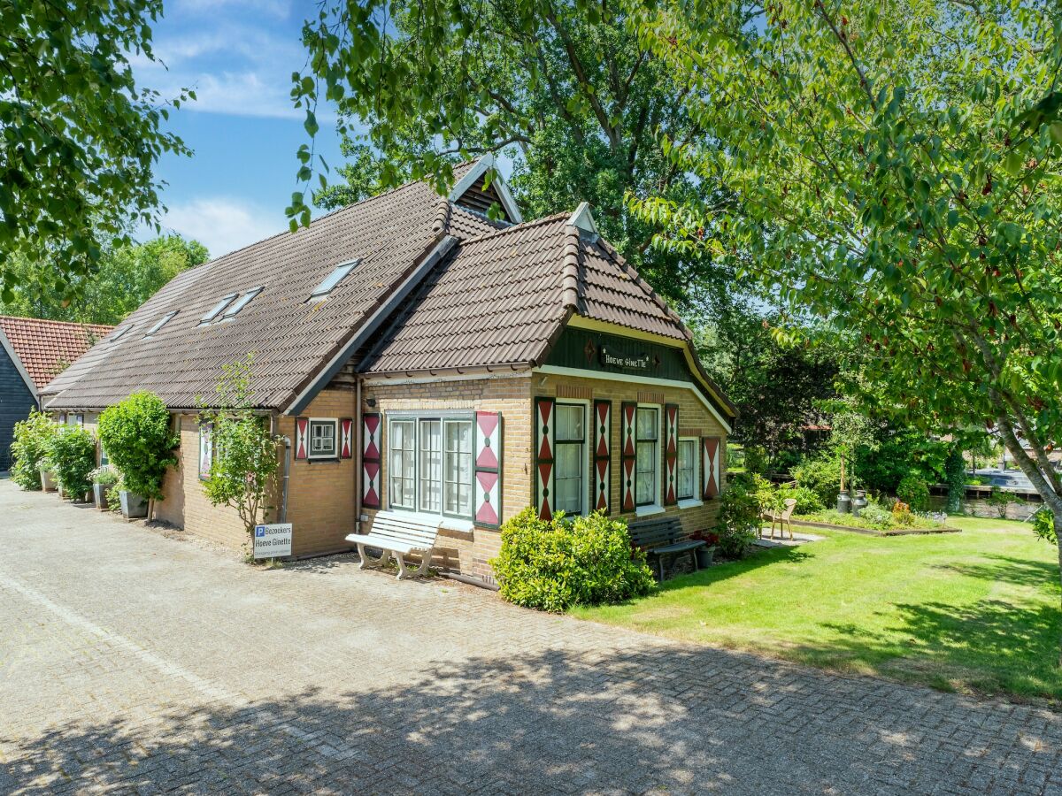 Farmhouse Gruppenhaus in Giethoorn mit Wasserterrasse