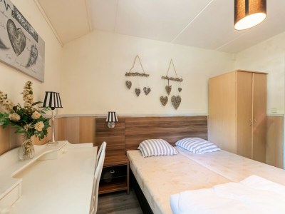 Farmhouse Gruppenhaus in Giethoorn mit Wasserterrasse - Features photo 21