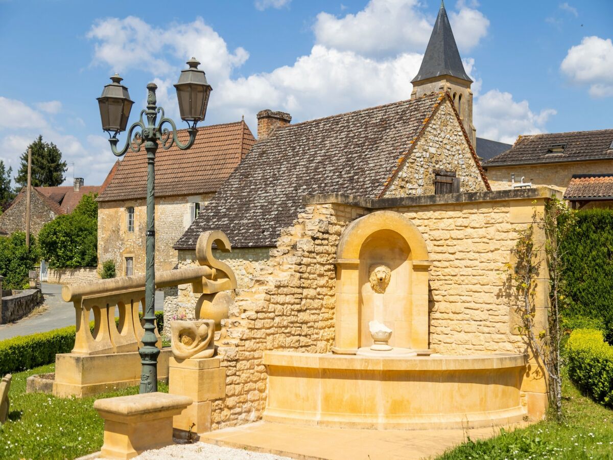 Holiday house Spacious holiday home in Nabirat with outdoor pool - Outdoor photo 4