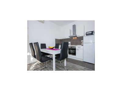 Apartment Villa Roza- Two-Bedroom Apartment - Features photo 9