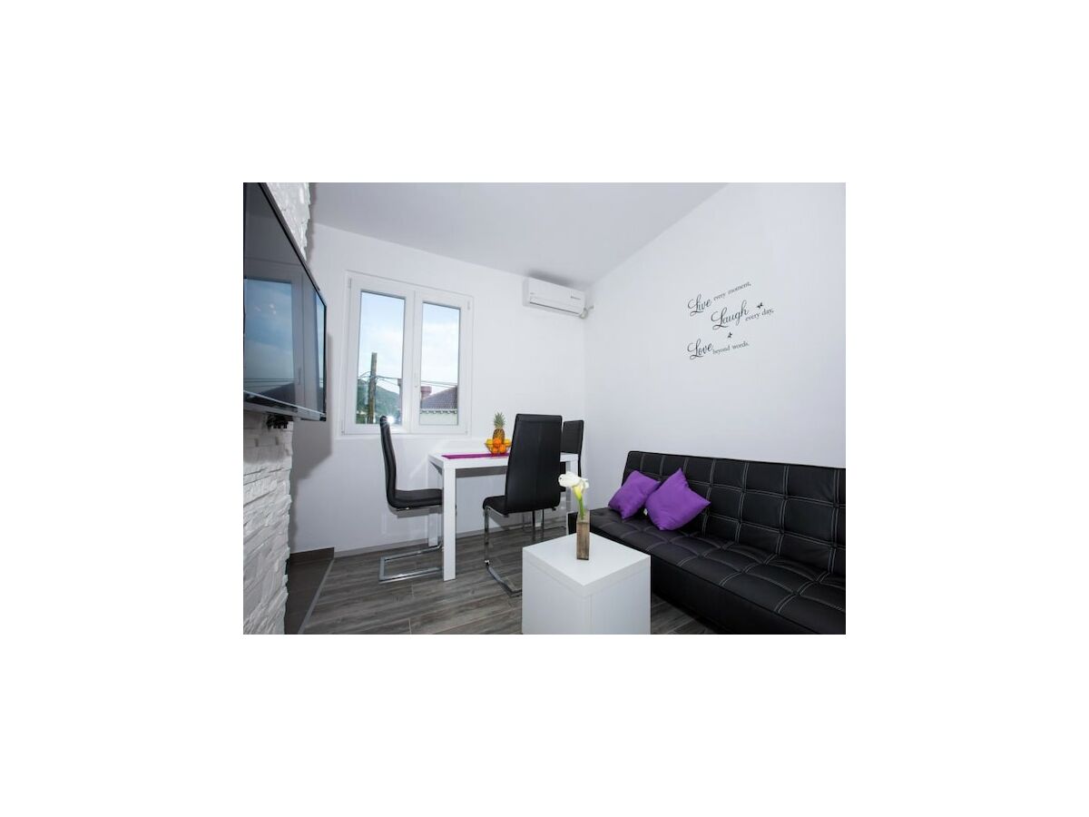 Apartment Villa Roza - One-Bedroom Apartment with Balcony - Features photo 5