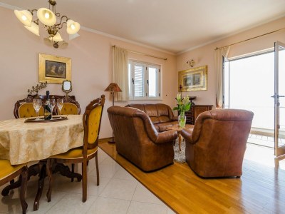 Apartment Apartment Paco - Three-Bedroom Apartment with Balcony and Sea View - Features photo 11