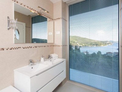 Villa Five Bedroom Villa with Private Pool & Sea View - Features photo 15