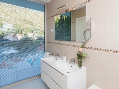 Villa Five Bedroom Villa with Private Pool & Sea View - Features photo 21