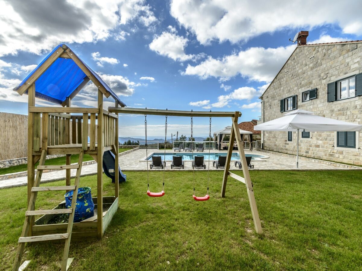 Villa Villa Pave - Six-Bedroom Villa with Terrace and Swimming Pool