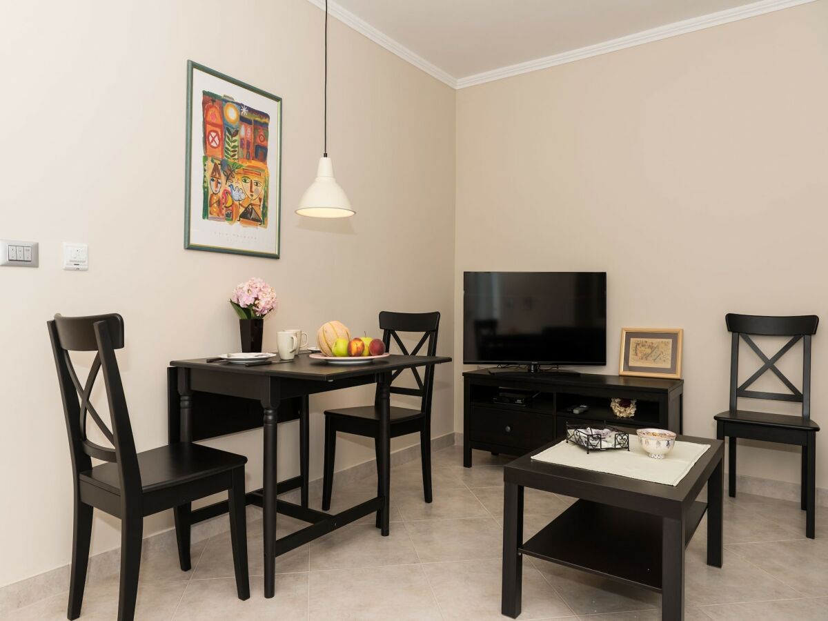 Apartment Apartments Gaura - One-Bedroom Apartment with Terrace - Features photo 5