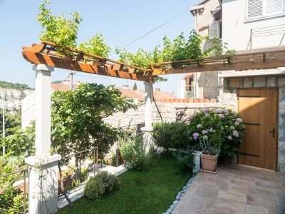 Apartment Apartments Gaura - One-Bedroom Apartment with Terrace - Outdoor photo 3