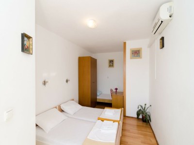 Apartment Guest House Misita - Triple Room with Balcony and Sea View - Features photo 6