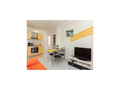 Apartment Apartments Pojko - One-Bedroom Apartment with Terrace (Yellow) - Features photo 6