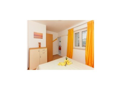 Apartment Apartments Pojko - One-Bedroom Apartment with Terrace (Yellow) - Features photo 8