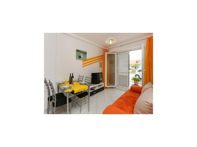 Apartment Apartments Pojko - One-Bedroom Apartment with Terrace (Yellow) - Features photo 9