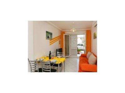 Apartment Apartments Pojko - One-Bedroom Apartment with Terrace (Yellow) - Features photo 13