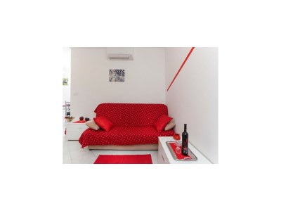 Apartment Apartments Pojko - Standard One-Bedroom Apartment with Terrace (Red) - Features photo 13