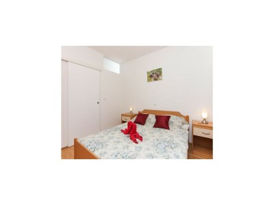 Apartment Apartments Pojko - Standard One-Bedroom Apartment with Terrace (Red) - Features photo 14
