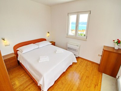 Apartment Apartments Gusti - Two-Bedroom Apartment with Balcony and Sea View - Features photo 10