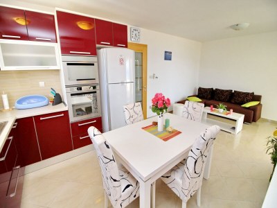 Apartment Apartments Gusti - Two-Bedroom Apartment with Balcony and Sea View - Features photo 13
