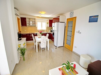 Apartment Apartments Gusti - Two-Bedroom Apartment with Balcony and Sea View - Features photo 17