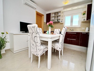 Apartment Apartments Gusti - Two-Bedroom Apartment with Balcony and Sea View - Features photo 18