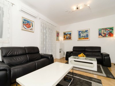 Apartment Apartment Iva 31 - Two-Bedroom Apartment with Balcony and City View - Features photo 7