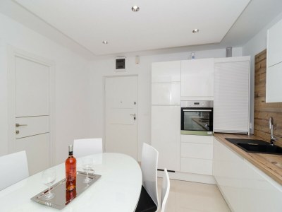 Apartment Apartment Iva 31 - Two-Bedroom Apartment with Balcony and City View - Features photo 11